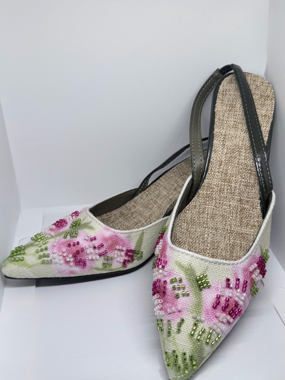 Vintage Embroidered Pointed Thin Heel